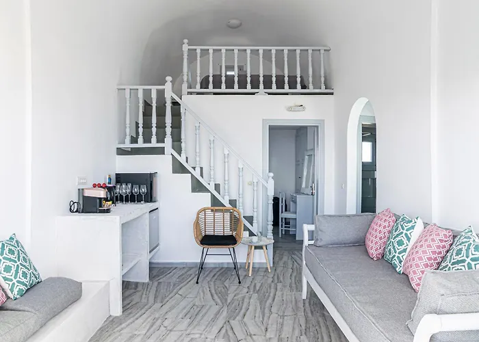 Phaos Santorini Suites
